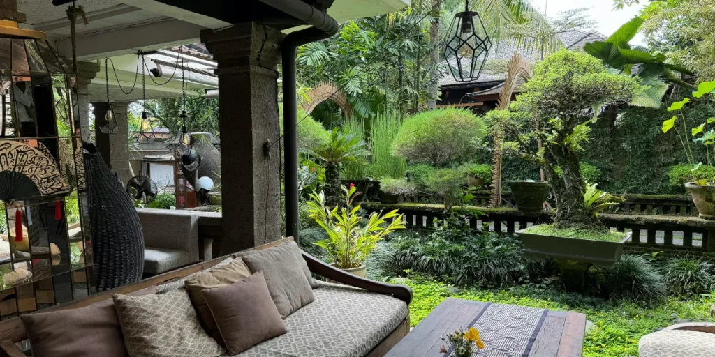 home & garden rona / merivale